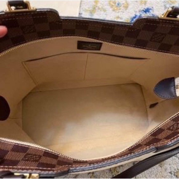 Authentic LV cross body/ shoulder bag. - Picture 10 of 10